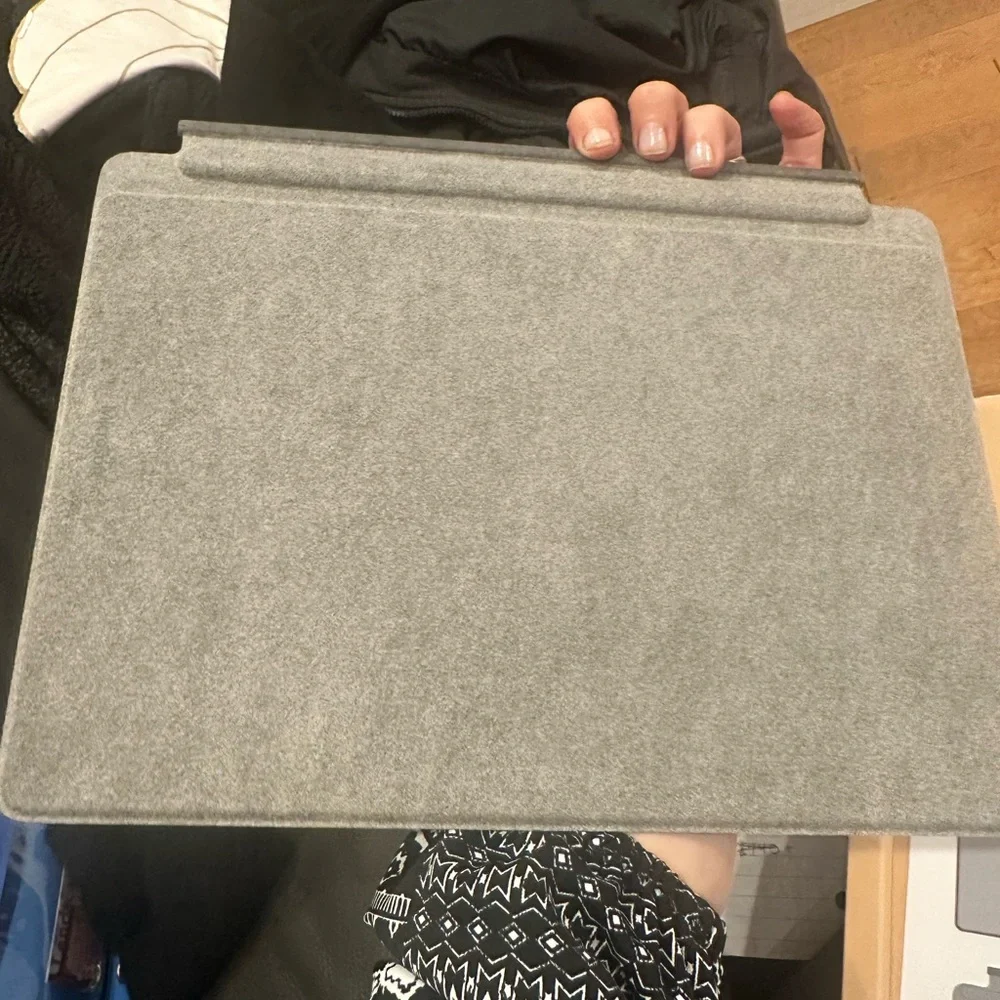 Microsoft surface pro signature keyboard with a slim pen 2